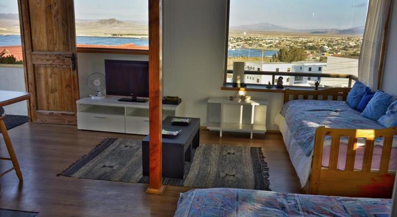 Fotografía 8 de Hostal en Caldera, terraza con vista panorímica a la bahía.  en Caldera, Atacama