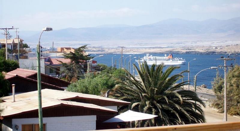 Fotografía 13 de Hostal en Caldera, terraza con vista panorímica a la bahía.  en Caldera, Atacama