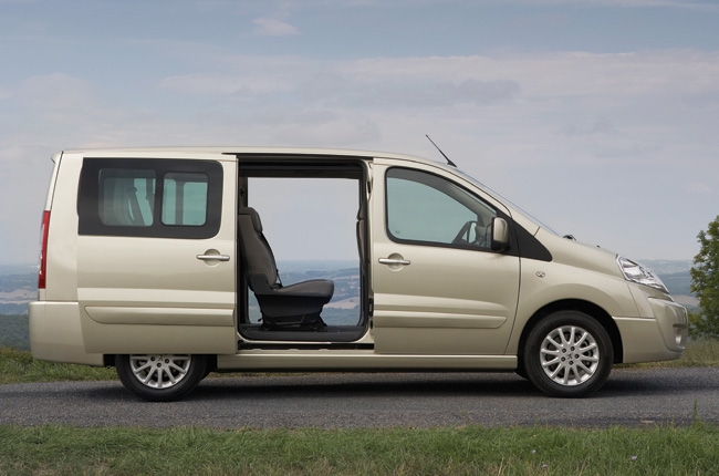 Fotografía 3 de Minibus Peugeot Xpert full equipo para turismo en San Antonio, Valparaiso