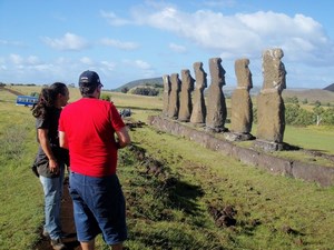 Tour Isla de Pascua. Visita moai, volcanes, cuevas y playas en Isla De Pascua, Valparaiso